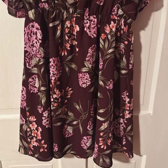 Adelyn Rae Burgundy Floral Mini Dress Size Small - Picture 10 of 11